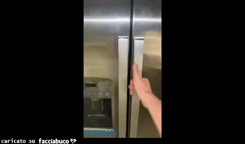Non uscite, state a casa, bevete qualcosa di fresco