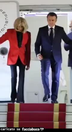 Macron e la moglie